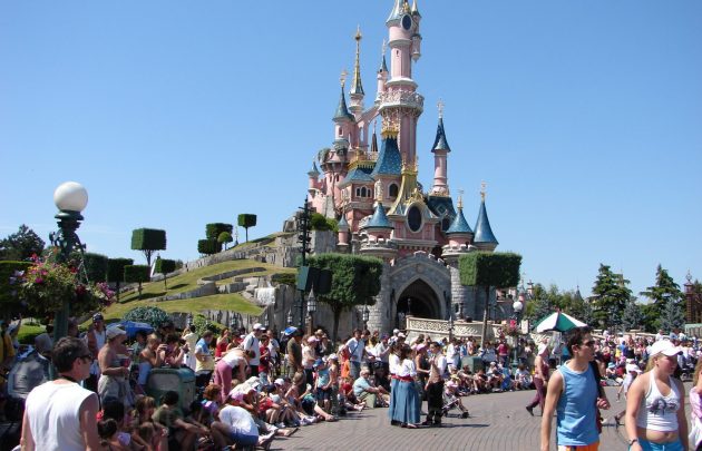 Château de Disneyland Paris proche du camping Pré des moines